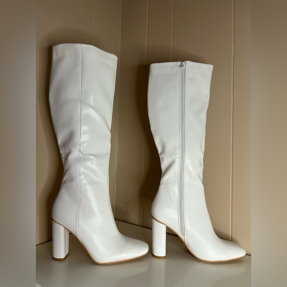 PrettyLittleThing Shoes - Women’s White Round Block Heel Knee High Boots